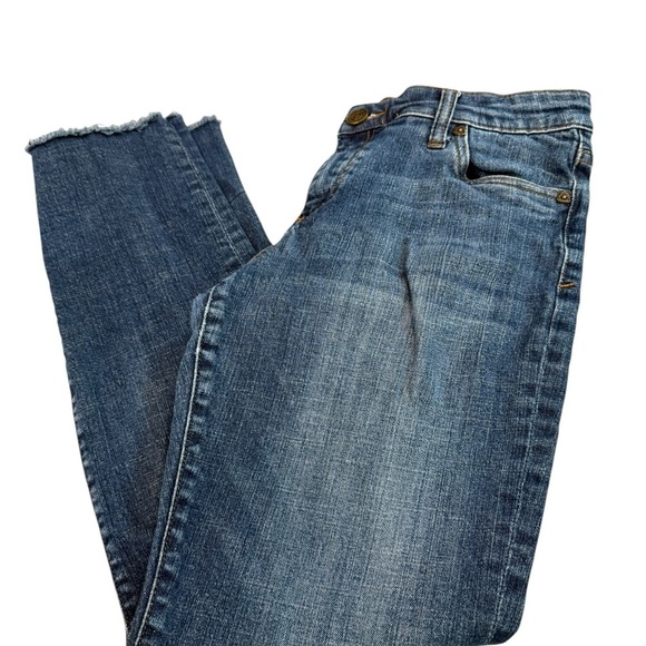Kut From The Kloth Women’s Size 10 Raw Ankle Hem Light Wash Distressed  Jeans - Picture 9 of 10